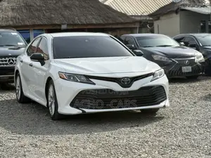 Toyota Camry 2018 White