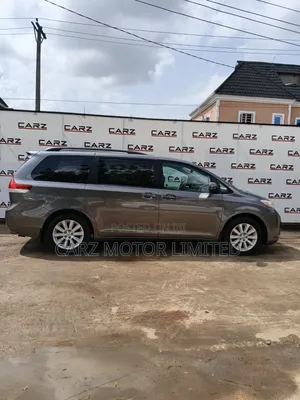 Toyota Sienna LE 7-Passenger 4dr Minivan AWD (3.5L 6cyl 6A) 2014 Gray