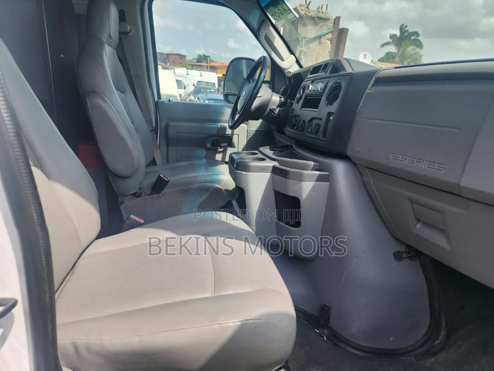 Ford E250 2016 Silver