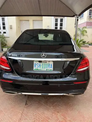 Mercedes-Benz E300 4Matic AWD Sedan (2.0L 4cyl 9A) 2017 Black