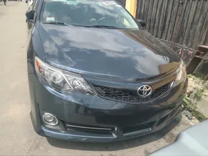 Toyota Camry SE 4dr Sedan (2.5L 4cyl 6A) 2014 Gray