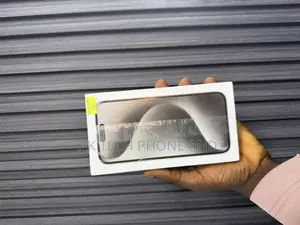 New Apple iPhone 15 Pro Max 256 GB Silver