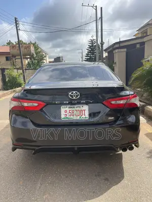 Toyota Camry SE FWD (2.5L 4cyl 8AM) 2018 Black