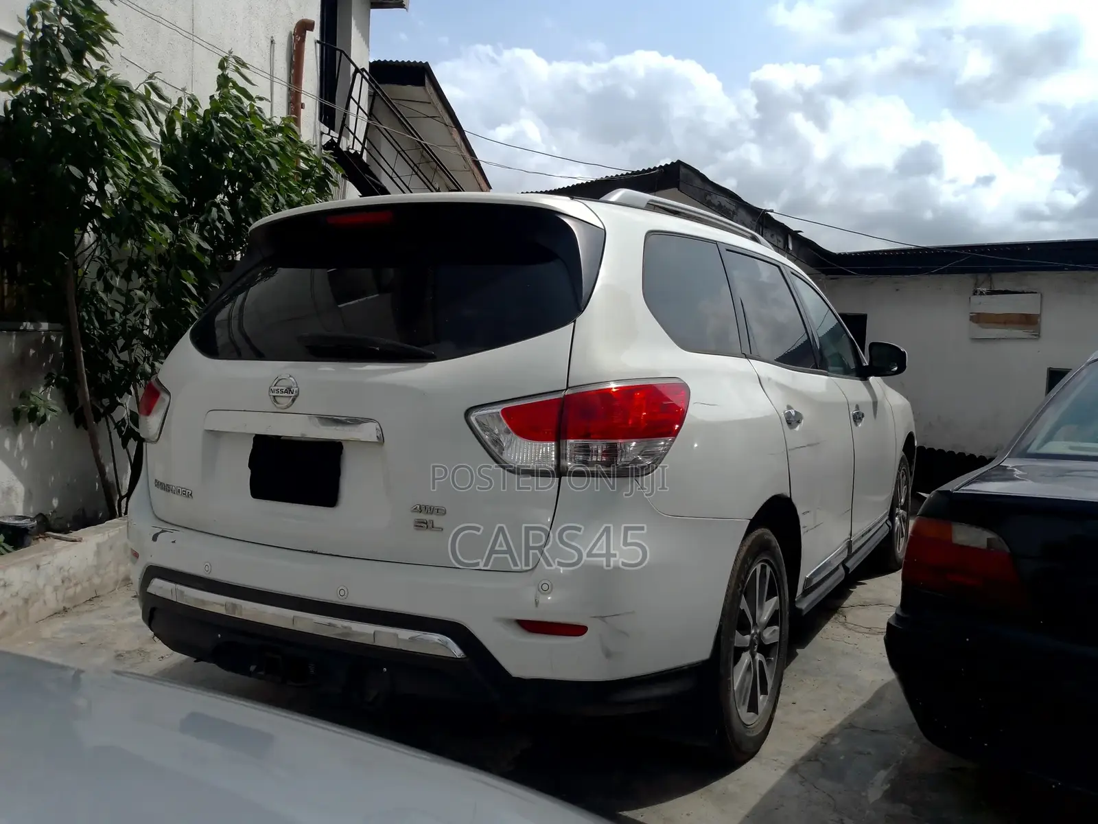 Nissan Pathfinder 2014 White