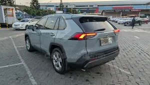 Toyota RAV4 2020 Green