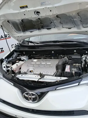 Toyota RAV4 XLE 4dr SUV (2.5L 4cyl 6A) 2018 White