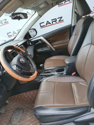Toyota RAV4 XLE 4dr SUV (2.5L 4cyl 6A) 2018 White