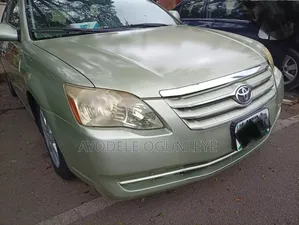 Toyota Avalon 2005 Gold