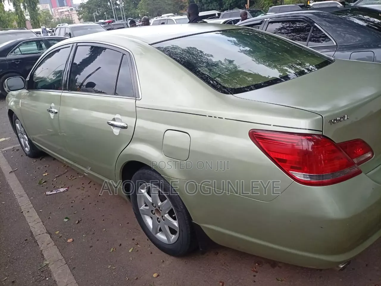 Toyota Avalon 2005 Gold