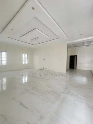 5bdrm Duplex in Chevron for rent