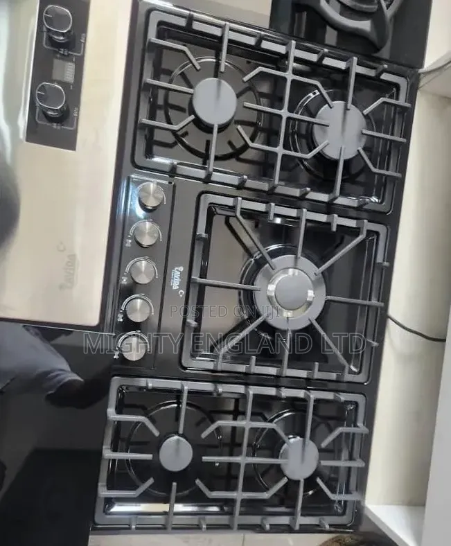 Built-in Gas Cooktop With a Black Glass Surface, Five Burners