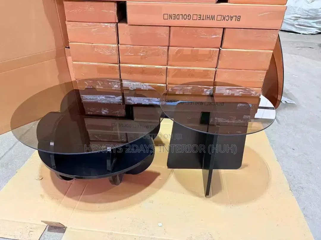 Simple Table, Three Leg With Transparent Glass