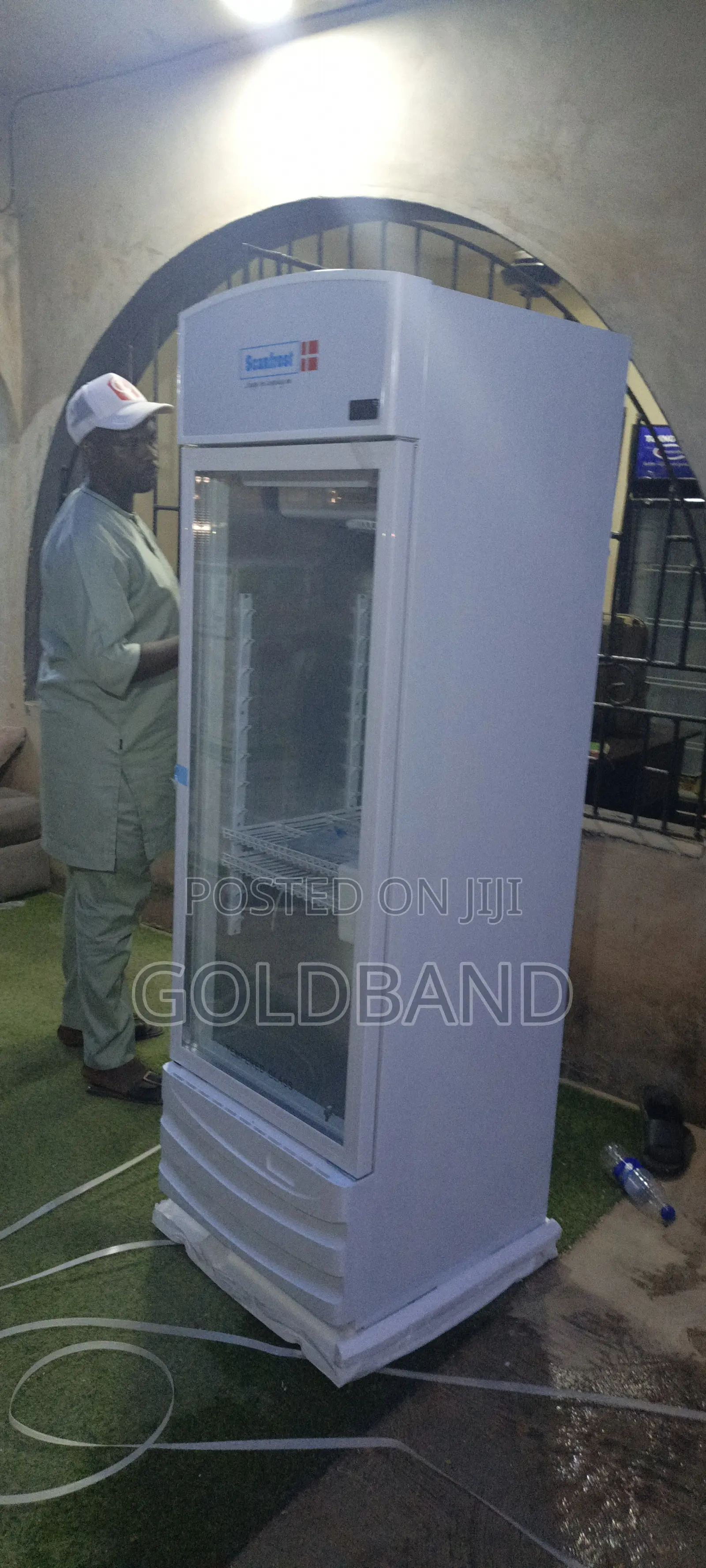 Large Capacity Scanfrost 300l Drinks Cooler