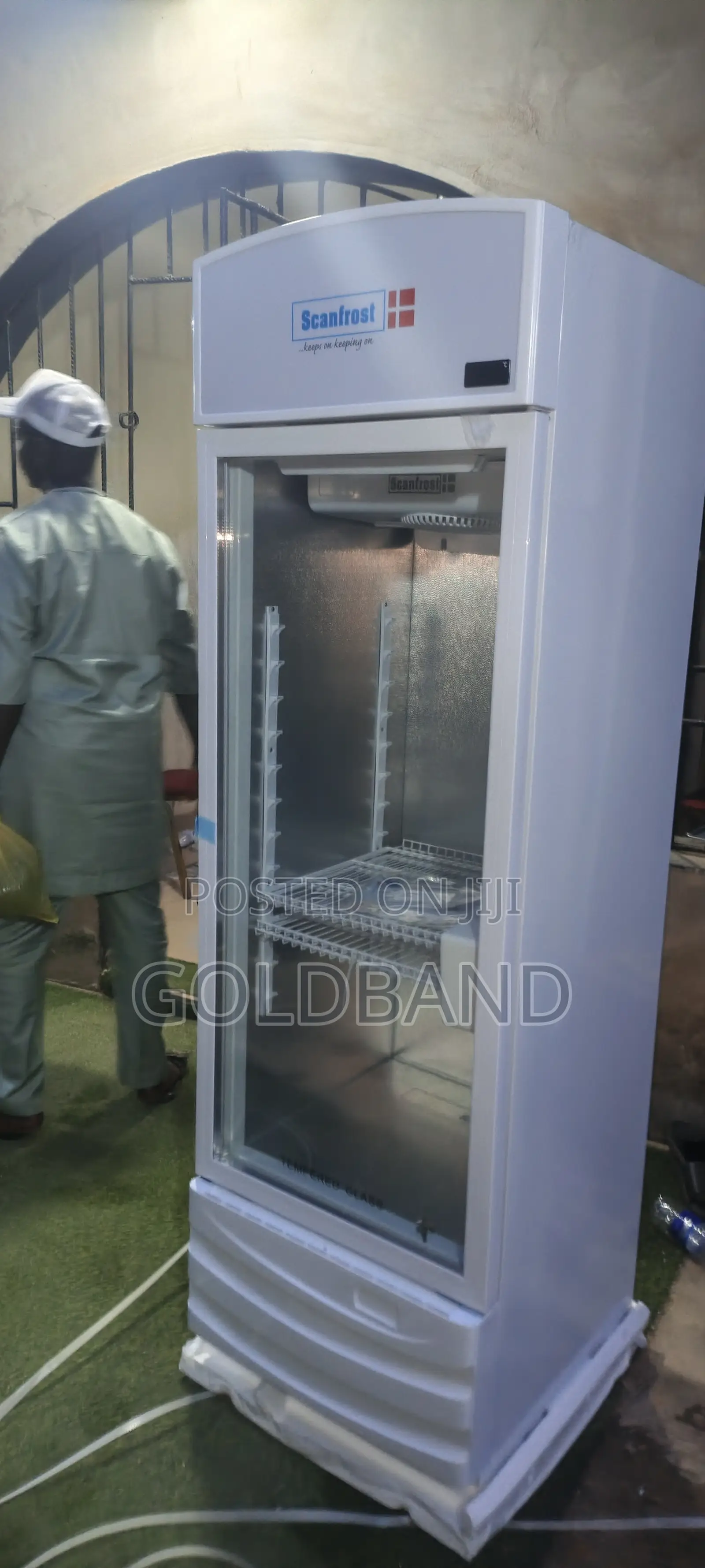 Scanfrost Sfuc300xg Upright Bottle Cooler for Stores