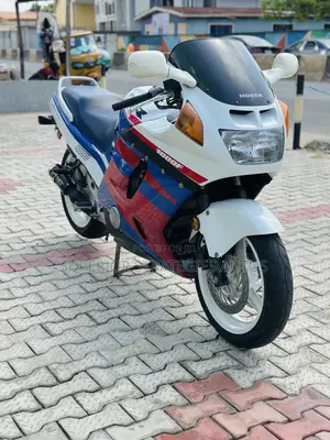 Honda CBR 2005 White