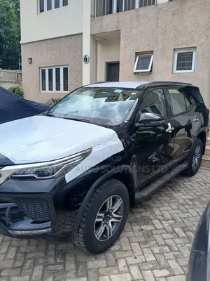 Toyota Fortuner 2025 Black