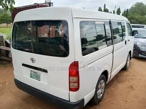 Toyota HiAce 2010 White