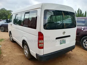 Toyota HiAce 2010 White
