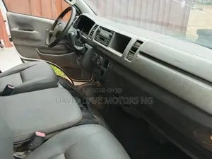 Toyota HiAce 2010 White