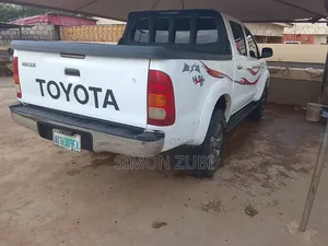 Toyota Hilux 2012 White