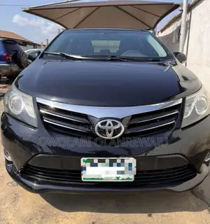 Toyota Avensis 2013 Black