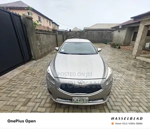 Kia Cadenza Limited 4dr Sedan (3.3L 6cyl 6A) 2014 Gold