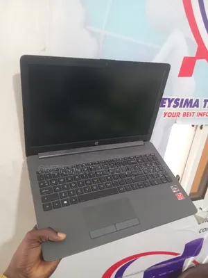 Laptop HP 255 G8 8GB AMD Ryzen 5 SSD 128GB