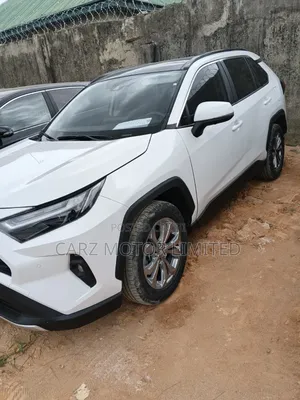 Toyota RAV4 XLE AWD 2023 White