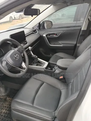 Toyota RAV4 XLE AWD 2023 White