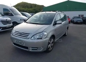 Toyota Avensis Verso 2003 Silver