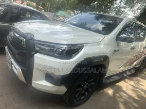 Toyota Hilux 2021 White