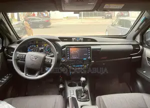 New Toyota Hilux 2025 Black