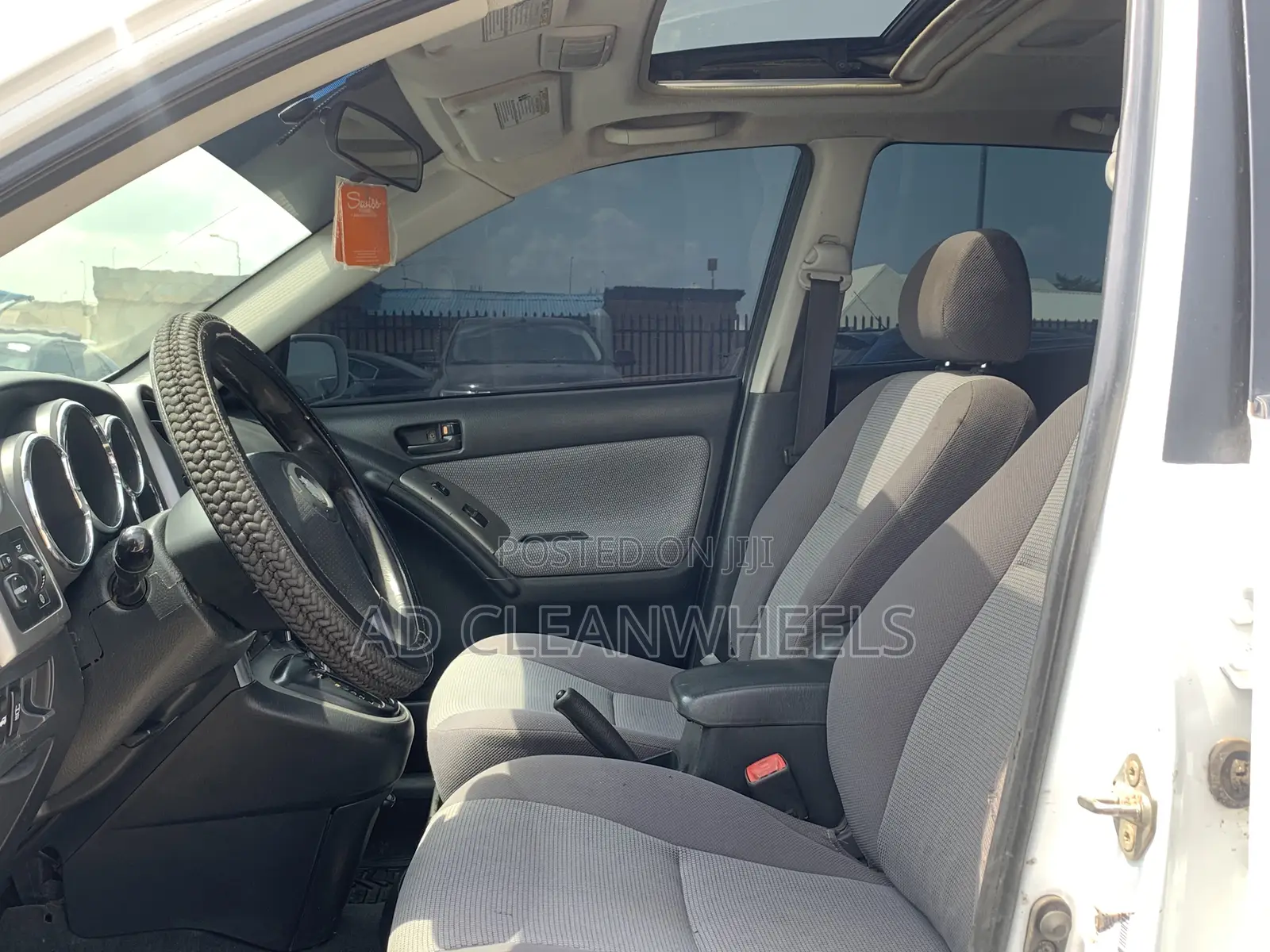 Pontiac Vibe Automatic 2004 White