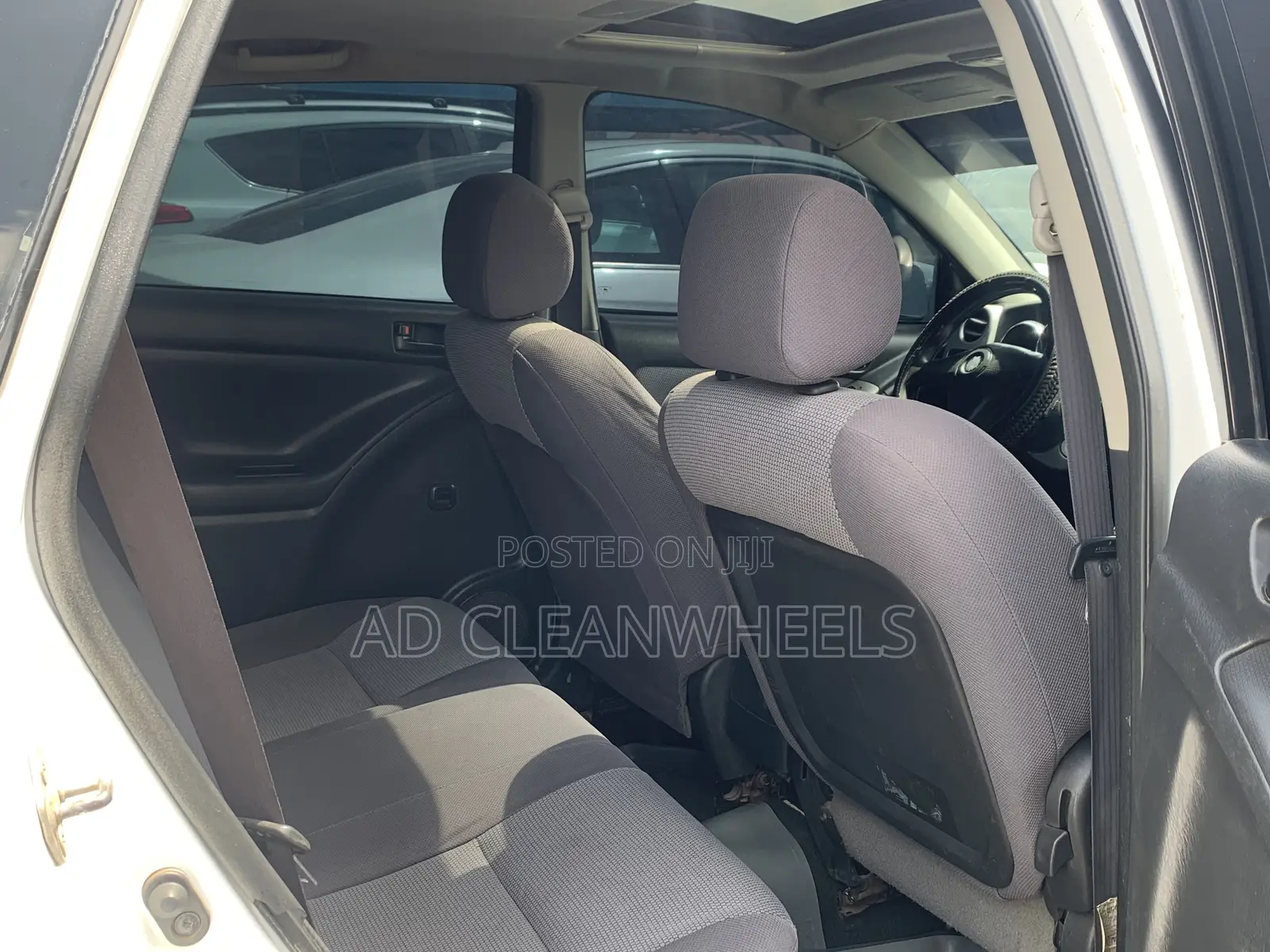 Pontiac Vibe Automatic 2004 White