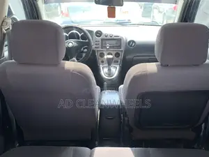 Pontiac Vibe Automatic 2004 White