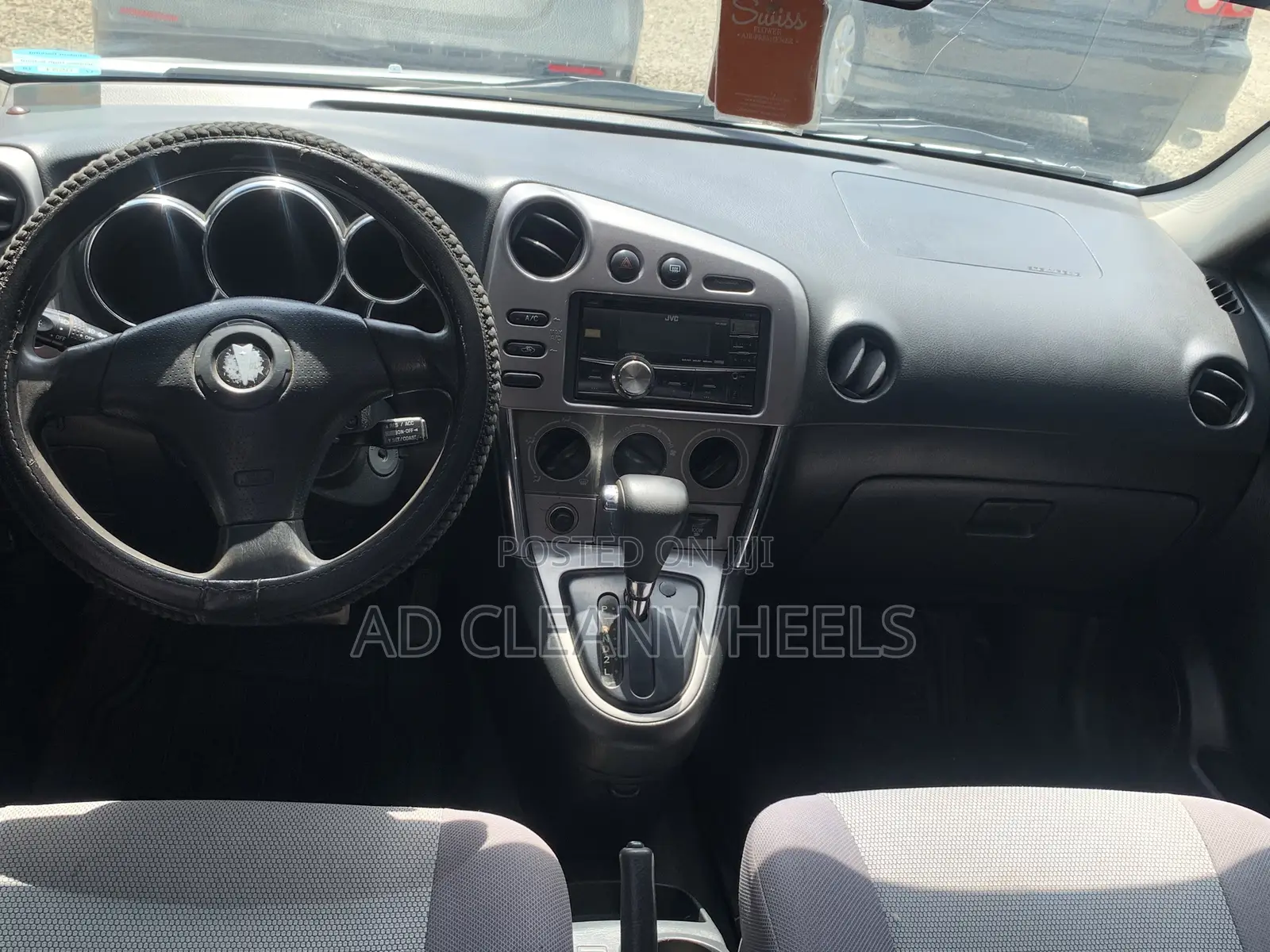 Pontiac Vibe Automatic 2004 White