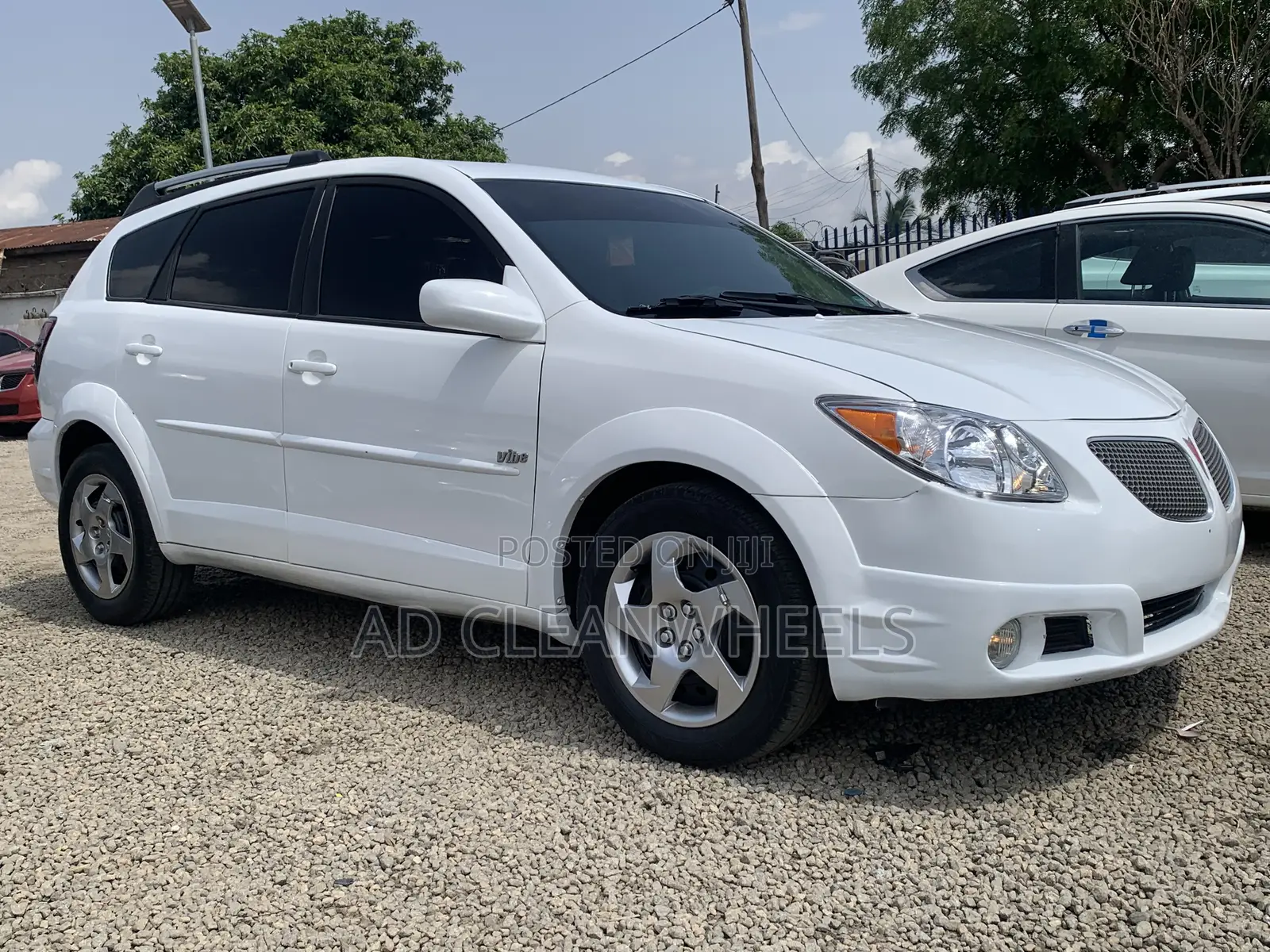 Pontiac Vibe Automatic 2004 White