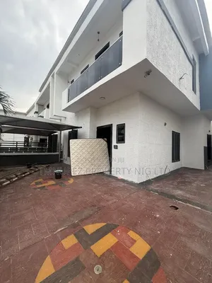 4bdrm Duplex in Chevron for rent