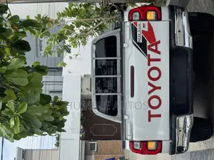 Toyota Hilux 2020 White