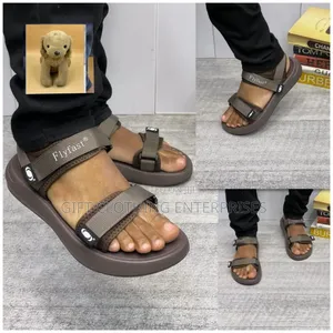 Causal Sandals