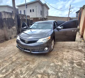 Toyota Camry SE 4dr Sedan (2.5L 4cyl 6A) 2013