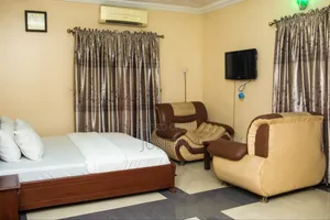 26 Rooms Hotel for Lesse