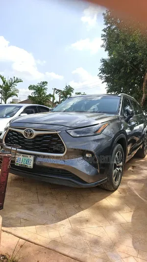 Toyota Highlander XLE 2021 Gray