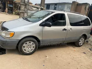 Toyota Sienna LE 2001 Silver