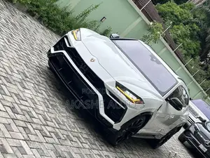 Lamborghini Urus Base 2019 White