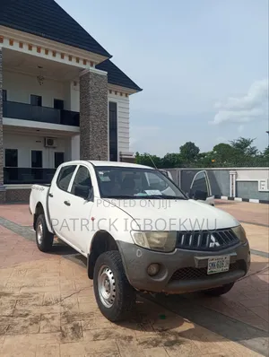 Mitsubishi L200 Double Cab 2.5 180hp 4WD 2012 White