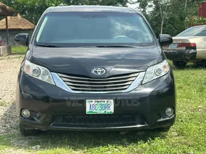 Toyota Sienna XLE FWD 8-Passenger 2013 Black