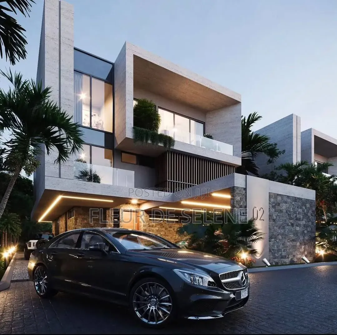 6 Bedroom Detached Villa