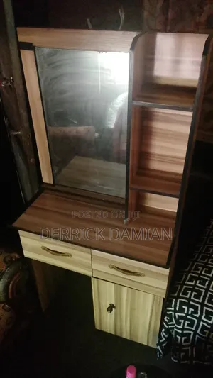 Mirror Stand