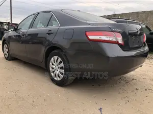 Toyota Camry LE 4dr Sedan (2.5L 4cyl 6AM) 2010 Gray